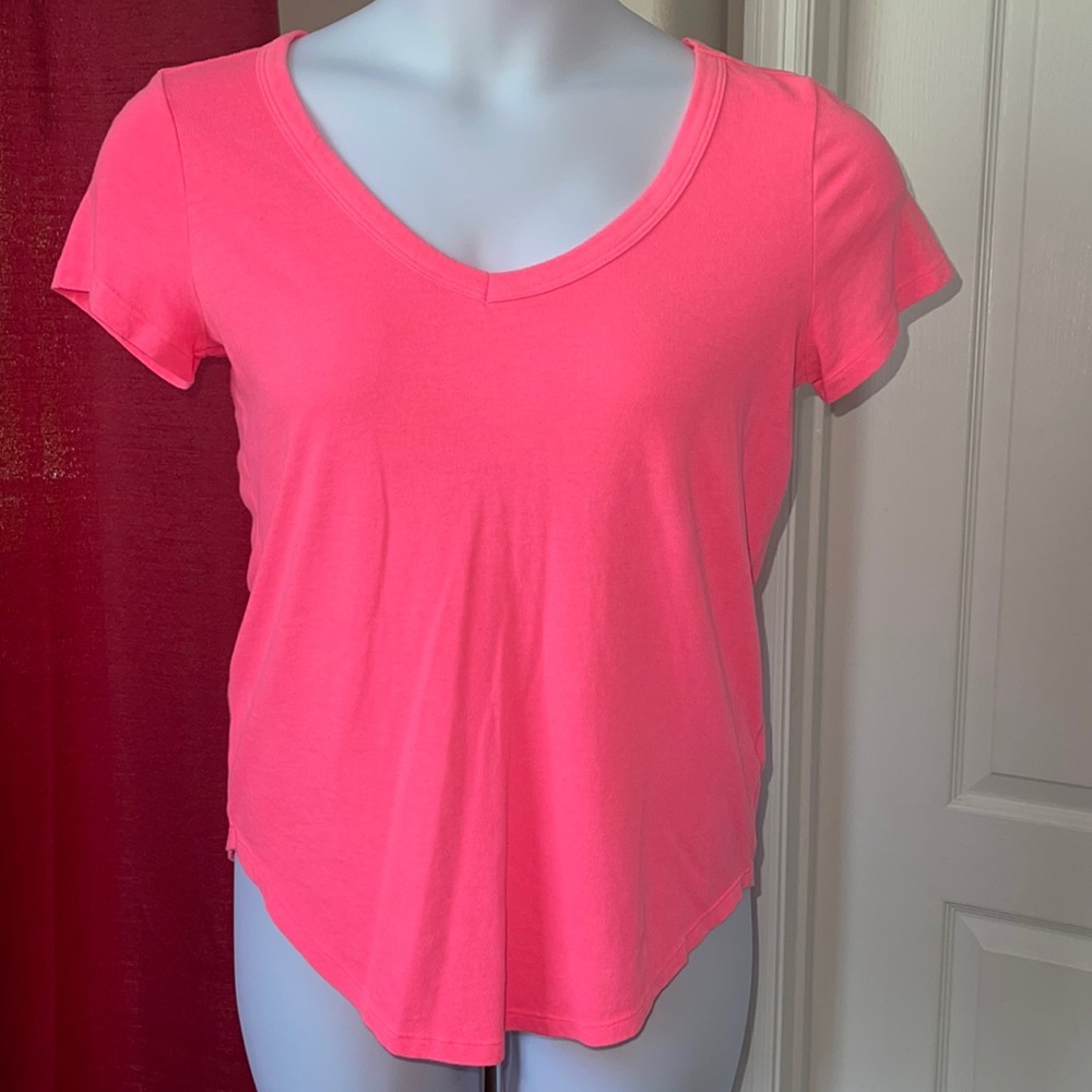 SO Vneck Tee